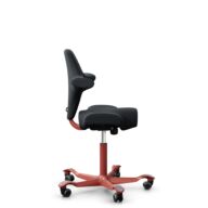 HÅG Capisco 8106 - Oceanic (Camira) - Polyester recyclé - OCI001 - Black - Blush Rose - 265 mm (hauteur d’assise 53–79 cm) - Roues souples pour sols durs thumbnail