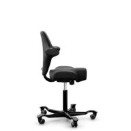 HÅG Capisco 8106 - Illusion 3.0 (Nevotex) - Polyurethan-Kunstleder - ILU3110 - Black - Schwarz - 150mm (Sitzhöhe 40-55cm) - Harte Rollen für weiche Böden thumbnail