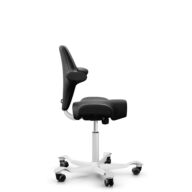 HÅG Capisco 8106 - Illusion 3.0 (Nevotex) - Similicuir en polyuréthane - ILU3110 - Black - Blanc - 150 mm (hauteur d’assise 40–55 cm) - Roues souples pour sols durs thumbnail