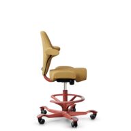 HÅG Capisco 8106 - Sirdal (GU) - Laine - SRD320 - Ochre - Blush Rose - 265 mm (hauteur d’assise 53–79 cm) - Roues dures pour sols souples thumbnail