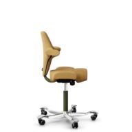 HÅG Capisco 8106 - Sirdal (GU) - Laine - SRD320 - Ochre - Moss Grey - 265 mm (hauteur d’assise 53–79 cm) - Roues dures pour sols souples thumbnail