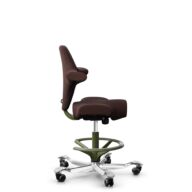 HÅG Capisco 8106 - Sirdal (GU) - Laine - SRD480 - Chestnut - Moss Grey - 200 mm (hauteur d’assise 46–64 cm) - Roues souples pour sols durs thumbnail