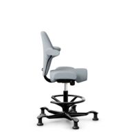 HÅG Capisco 8106 - Sirdal (GU) - Laine - SRD120 Light grey - Noir - 200 mm (hauteur d’assise 46–64 cm) - Patins thumbnail