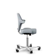 HÅG Capisco 8106 - Sirdal (GU) - Laine - SRD120 Light grey - Argent - 150 mm (hauteur d’assise 40–55 cm) - Roues dures pour sols souples thumbnail