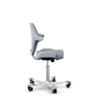 HÅG Capisco 8106 - Sirdal (GU) - Laine - SRD120 Light grey - Argent - 200 mm (hauteur d’assise 46–64 cm) - Roues souples pour sols durs thumbnail
