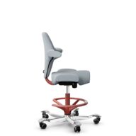 HÅG Capisco 8106 - Sirdal (GU) - Wol - SRD120 Light grey - Framekleur - Blush Rose - Gasveer - 265 mm (Zithoogte 53-79cm) - Vloercontact - Harde wielen t.b.v. zachte vloeren - Voetenring - Ja, in framekleur - Voetster - Ja, voetster in gepolijst aluminium thumbnail