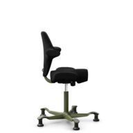 HÅG Capisco 8106 - Sirdal (GU) - Laine - SRD190 Black - Moss Grey - 150 mm (hauteur d’assise 40–55 cm) - Patins thumbnail