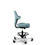 HÅG Capisco 8106 - Sirdal (GU) - Laine - SRD730 Blue - Noir - 200 mm (hauteur d’assise 46–64 cm) - Roues dures pour sols souples thumbnail