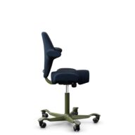 HÅG Capisco 8106 - Sirdal (GU) - Laine - SRD780 Dark blue - Moss Grey - 200 mm (hauteur d’assise 46–64 cm) - Roues dures pour sols souples thumbnail