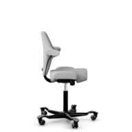 HÅG Capisco 8106 - Steelcut Trio 3 (Kvadrat) - Laine / Polyamide - STT133 - Light grey - Noir - 265 mm (hauteur d’assise 53–79 cm) - Roues souples pour sols durs thumbnail