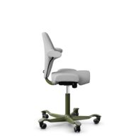 HÅG Capisco 8106 - Steelcut Trio 3 (Kvadrat) - Laine / Polyamide - STT133 - Moss Grey - 200 mm (hauteur d’assise 46–64 cm) - Roues souples pour sols durs thumbnail