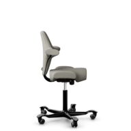HÅG Capisco 8106 - Steelcut Trio 3 (Kvadrat) - Laine / Polyamide - STT253 - Noir - 265 mm (hauteur d’assise 53–79 cm) - Roues souples pour sols durs thumbnail