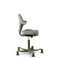 HÅG Capisco 8106 - Steelcut Trio 3 (Kvadrat) - Laine / Polyamide - STT253 - Beige-grey - Moss Grey - 265 mm (hauteur d’assise 53–79 cm) - Patins thumbnail