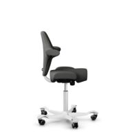 HÅG Capisco 8106 - Steelcut Trio 3 (Kvadrat) - Laine / Polyamide - STT383 - Charcoal - Blanc - 265 mm (hauteur d’assise 53–79 cm) - Roues souples pour sols durs thumbnail