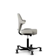 HÅG Capisco 8106 - Steelcut Trio 3 (Kvadrat) - Laine / Polyamide - STT213 - Light beige - Noir - 150 mm (hauteur d’assise 40–55 cm) - Patins thumbnail
