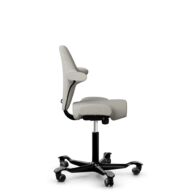 HÅG Capisco 8106 - Steelcut Trio 3 (Kvadrat) - Laine / Polyamide - STT213 - Light beige - Noir - 200 mm (hauteur d’assise 46–64 cm) - Roues dures pour sols souples thumbnail