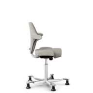 HÅG Capisco 8106 - Steelcut Trio 3 (Kvadrat) - Wol / Polyamide - STT213 - Light beige - Framekleur - Wit - Gasveer - 200 mm (Zithoogte 46-64cm) - Vloercontact - Glijdoppen - Voetenring - Nee, geen voetenring - Voetster - Ja, voetster in gepolijst alumi... thumbnail