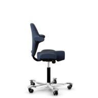 HÅG Capisco 8106 - Steelcut Trio 3 (Kvadrat) - Laine / Polyamide - STT796 - Blue - Noir - 150 mm (hauteur d’assise 40–55 cm) - Roues dures pour sols souples thumbnail