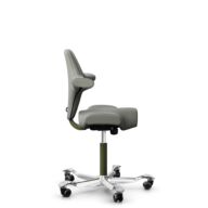 HÅG Capisco 8106 - Paloma Soft (Wollsdorf) - Cuero semi-anilina - ATG55115 - Warm grey - Moss Grey - 265 mm (seat height 53-79cm) - Hard castors for soft floors thumbnail