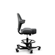 HÅG Capisco 8106 - Paloma Soft (Wollsdorf) - Cuir semi-aniline - ATG55206 - Grey - Noir - 265 mm (hauteur d’assise 53–79 cm) - Roues dures pour sols souples thumbnail