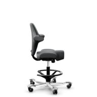 HÅG Capisco 8106 - Paloma Soft (Wollsdorf) - Cuir semi-aniline - ATG55206 - Noir - 265 mm (hauteur d’assise 53–79 cm) - Roues dures pour sols souples thumbnail
