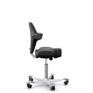 HÅG Capisco 8106 - Paloma Soft (Wollsdorf) - Cuir semi-aniline - PL56100 Black - Argent - 200 mm (hauteur d’assise 46–64 cm) - Roues souples pour sols durs thumbnail