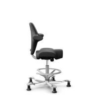 HÅG Capisco 8106 - Paloma Soft (Wollsdorf) - Semi-aniline Leder - PL56100 Black - Framekleur - Zilver - Gasveer - 265 mm (Zithoogte 53-79cm) - Vloercontact - Glijdoppen - Voetenring - Ja, in framekleur - Voetster - Ja, voetster in gepolijst aluminium thumbnail