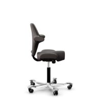 HÅG Capisco 8106 - Elmosoft (Elmo) - Cuir semi-aniline - EL93068 - Noir - 265 mm (hauteur d’assise 53–79 cm) - Roues dures pour sols souples thumbnail
