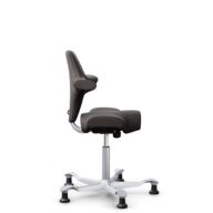 HÅG Capisco 8106 - Elmosoft (Elmo) - Cuir semi-aniline - EL93068 - Dark brown - Argent - 150 mm (hauteur d’assise 40–55 cm) - Patins thumbnail