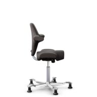 HÅG Capisco 8106 - Elmosoft (Elmo) - Cuir semi-aniline - EL93068 - Dark brown - Argent - 200 mm (hauteur d’assise 46–64 cm) - Patins thumbnail